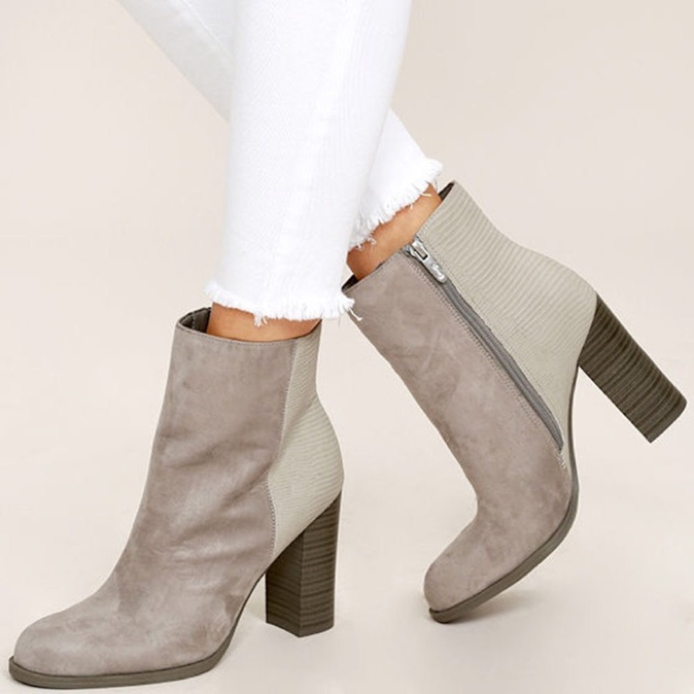 🍾🍾SOLD🍾🍾 Rollins Grey Frost Suede Booties - Picture 3 of 8